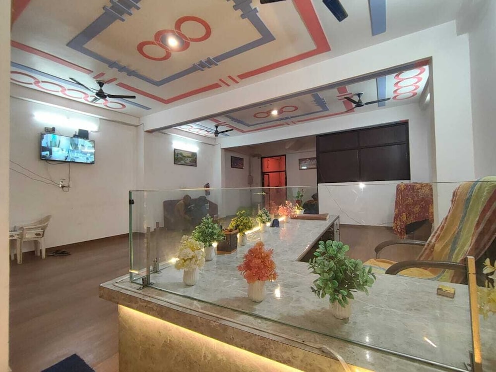 Shubh Hotel in Phulpur, India