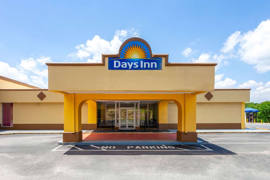 Days Inn by Wyndham Shelby - photo 2