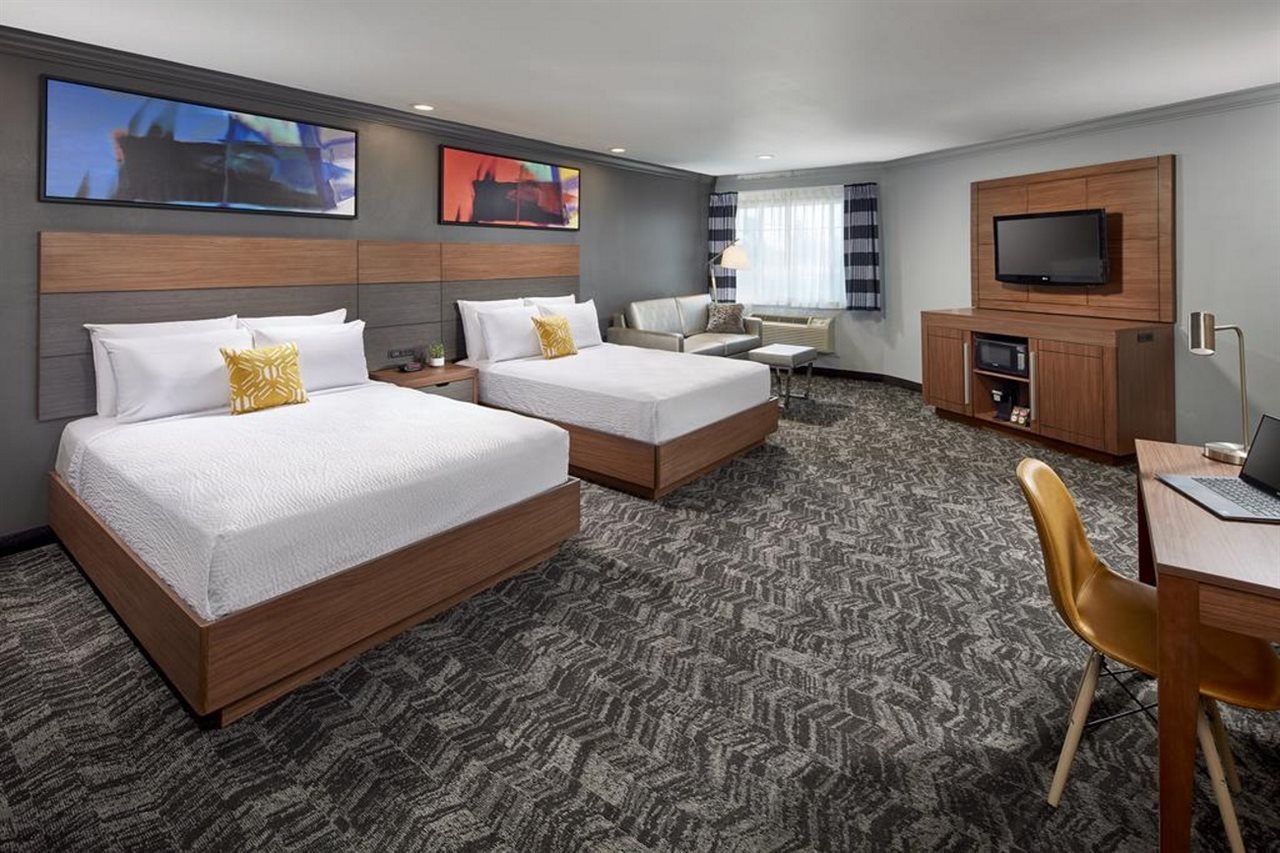Studio Inn and Suites at Promenade Downey - photo 17