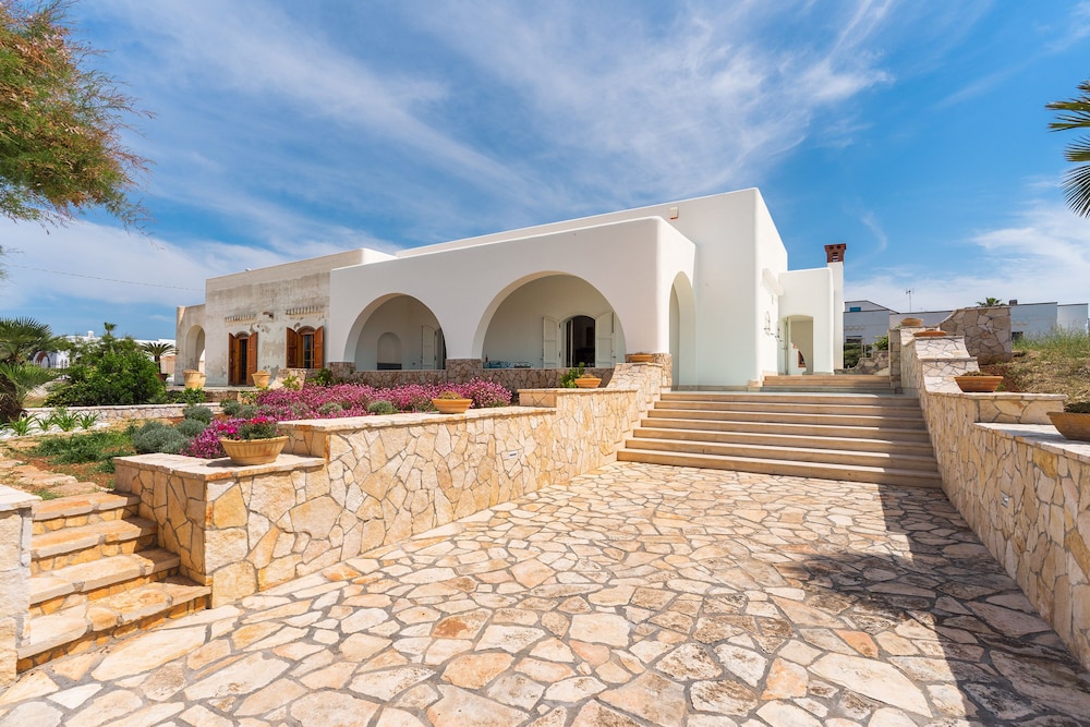 2148 Villa Giusy — 4-Star Luxury Hotel in Taviano, Italy