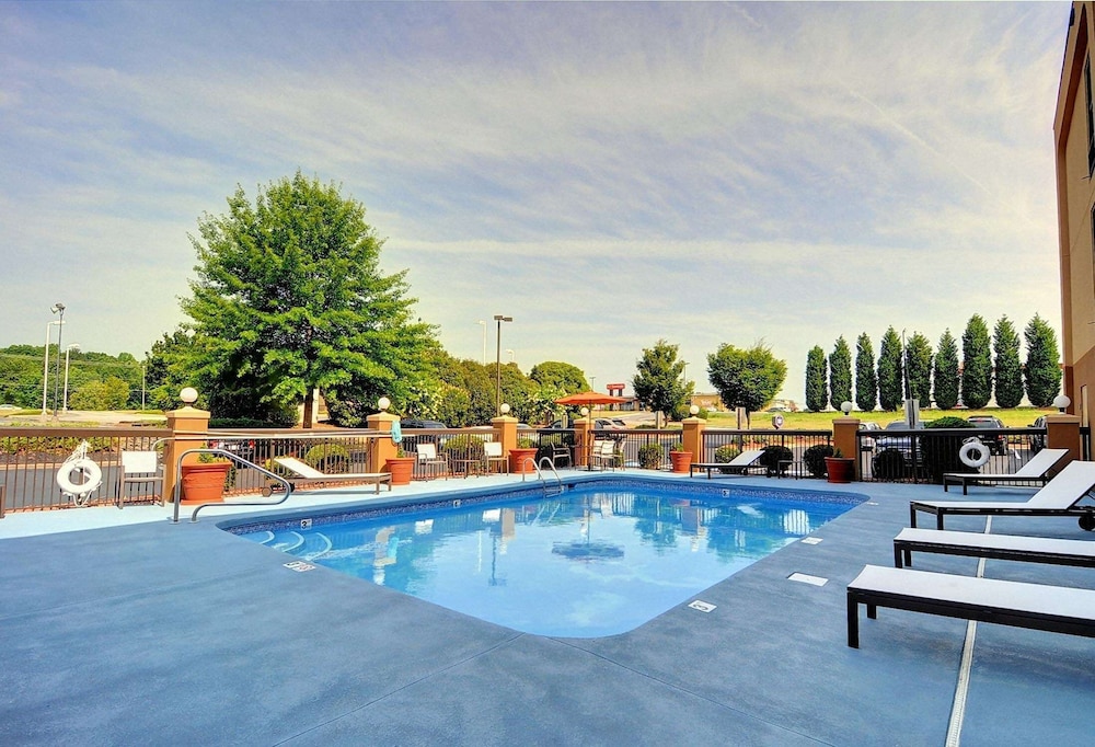 Hampton Inn Eden - photo 15