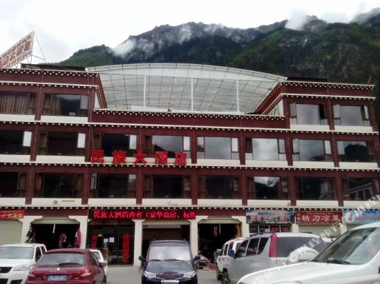 Minzu Hotel in Zhamog, People's Republic of China