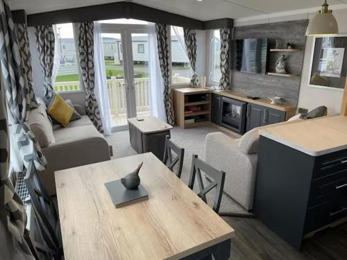 Luxury Whitstable Caravan - carbon neutral hotel in Whitstable