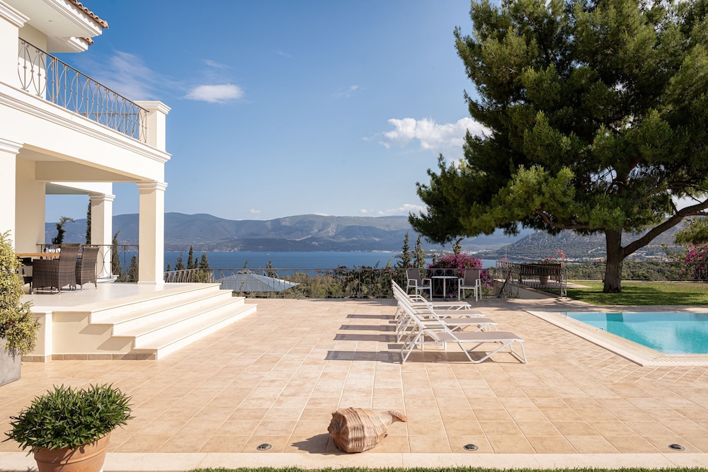Villa Fantasia Isthmia — 4-Star Luxury Hotel in Isthmia, Greece