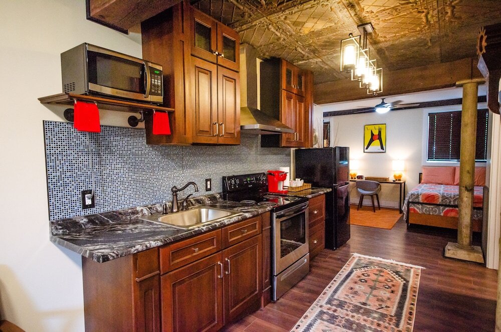 Tobacco Warehouse Inn - photo 8
