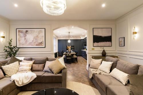 Calming Crescent — 4-Star Luxury Hotel in Buxton, United Kingdom