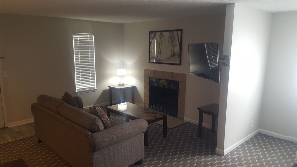 Sterling Hotel and Suites - photo 16
