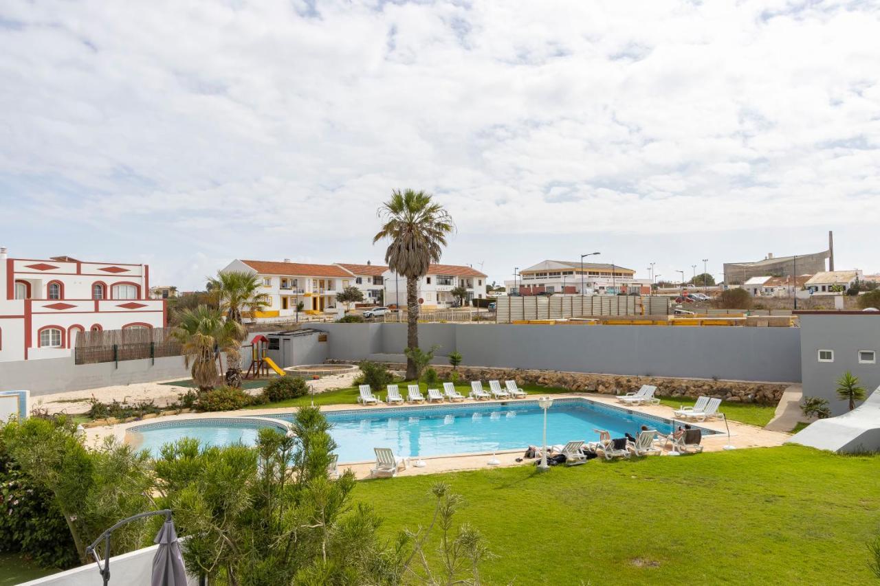 3 Minutes To The Beach 2 Bedroom Amazing Apt With Balcony Bbq Grill And Pool — 4-Star Luxury Hotel in Sagres, Portugal