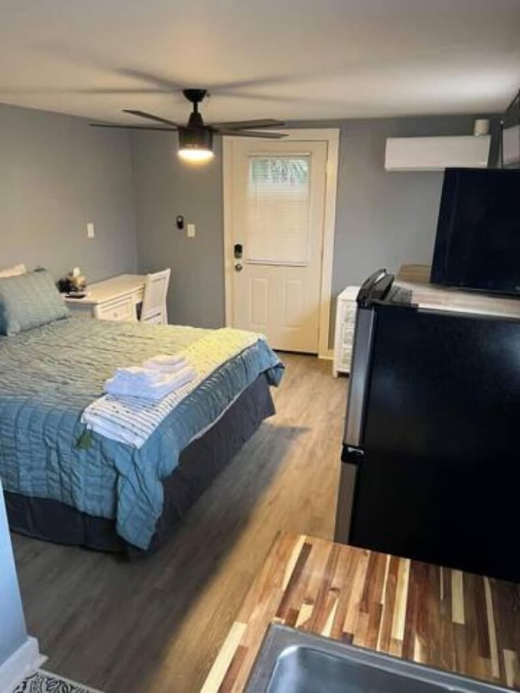 The Panacea Motel — hotel in Crawfordville