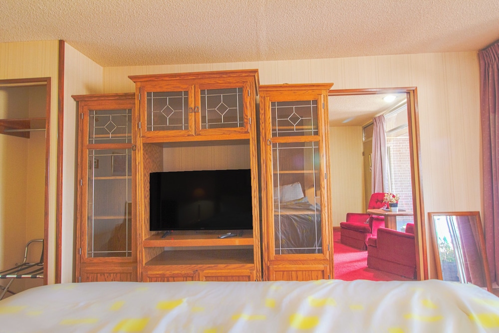 HomeTown Inn by OYO Liberal KS - photo 24