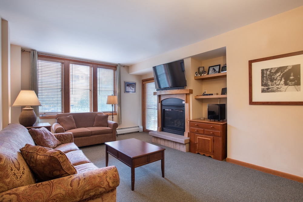 Zephyr Mountain Ski In Ski Out Condo — 4-Star Luxury Hotel in Winter Park, United States