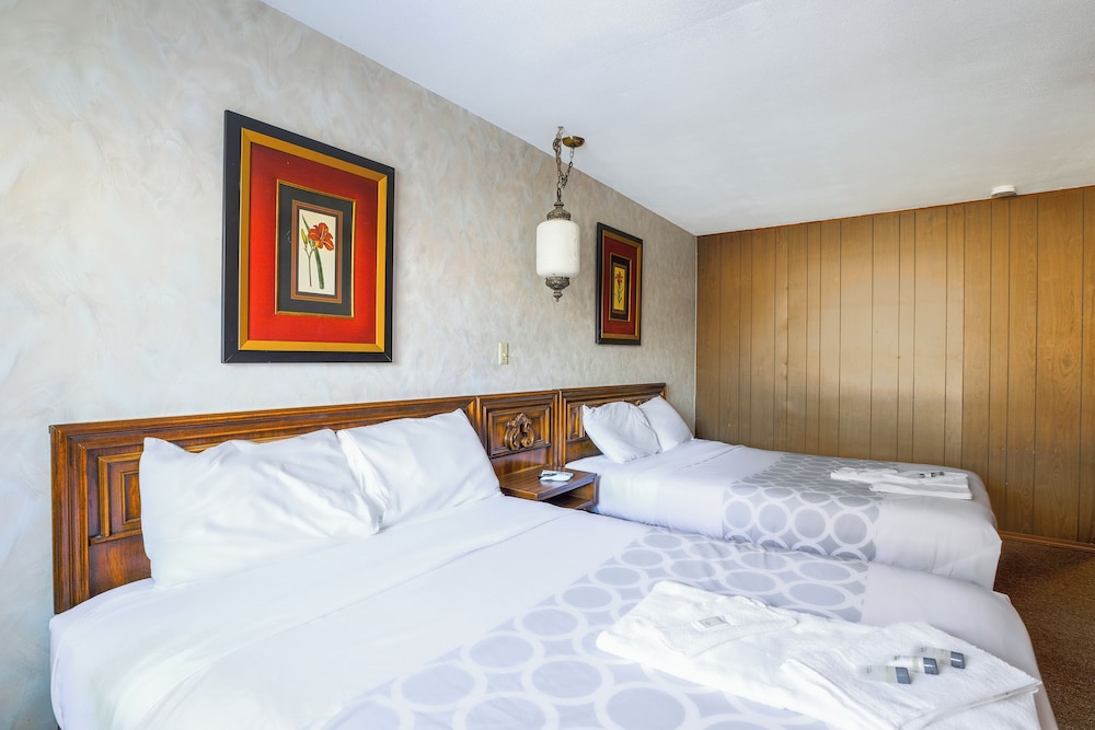Love Hotels Tomahawk by OYO at Lake Mohawksin WI - photo 23