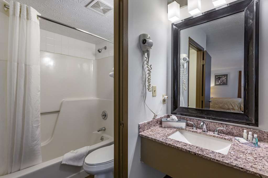 Quality Inn Austintown Youngstown West - photo 24