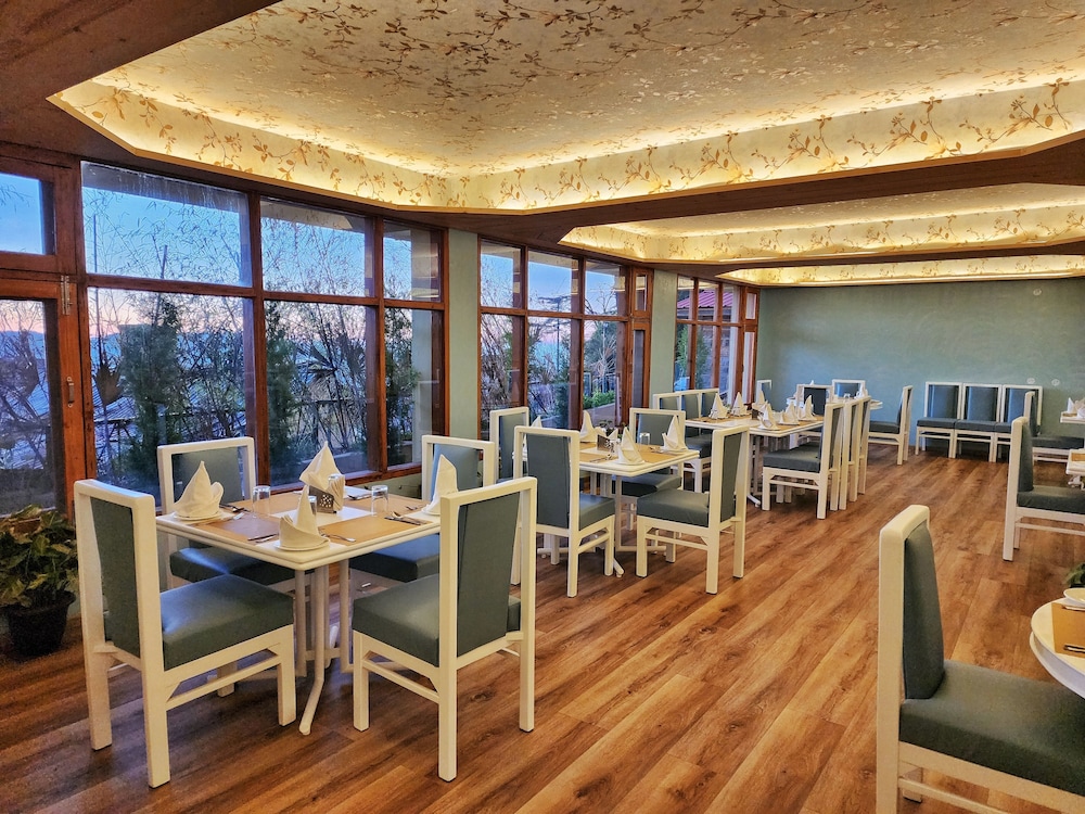Hotel Pineview Shimla - carbon neutral hotel in Shimla