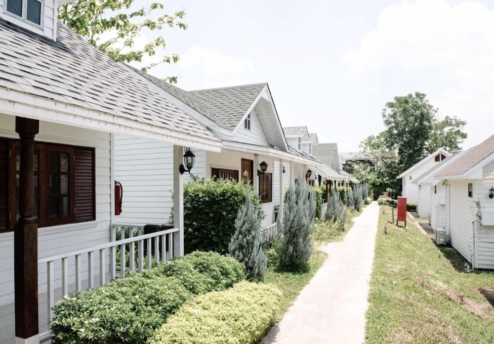 Sakarin Valley Resort in Kanchanaburi, Thailand