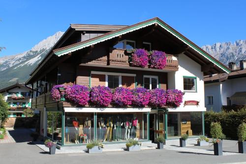Alpking Hostel — 4-Star Luxury Hotel in Ellmau, Austria