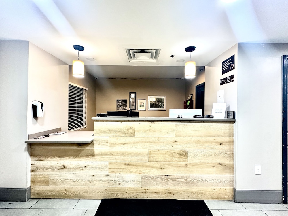 Radiant Inn & Suites - photo 2