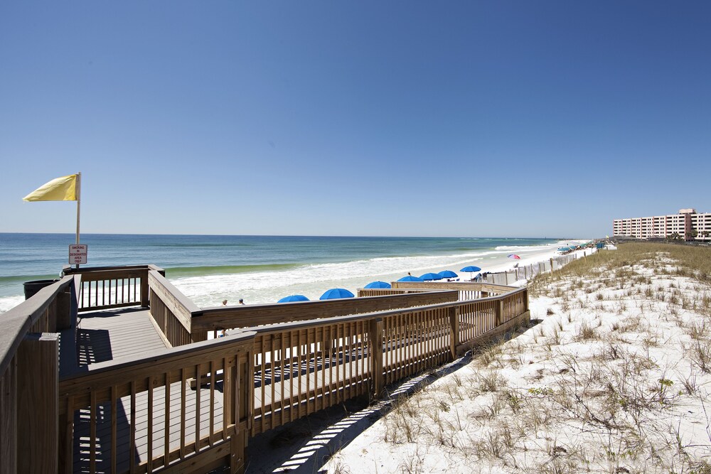 Holiday Surf and Racquet Club - photo 51