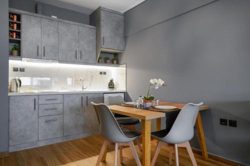 Monastiraki Athens Luxe Suite by Zeus Suites — 4-Star Luxury Hotel in Athens, Greece