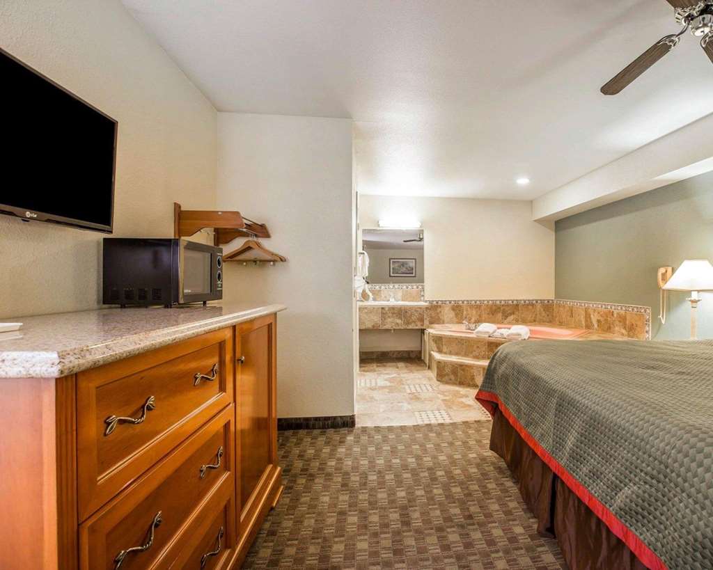 Rodeway Inn Delano - photo 7