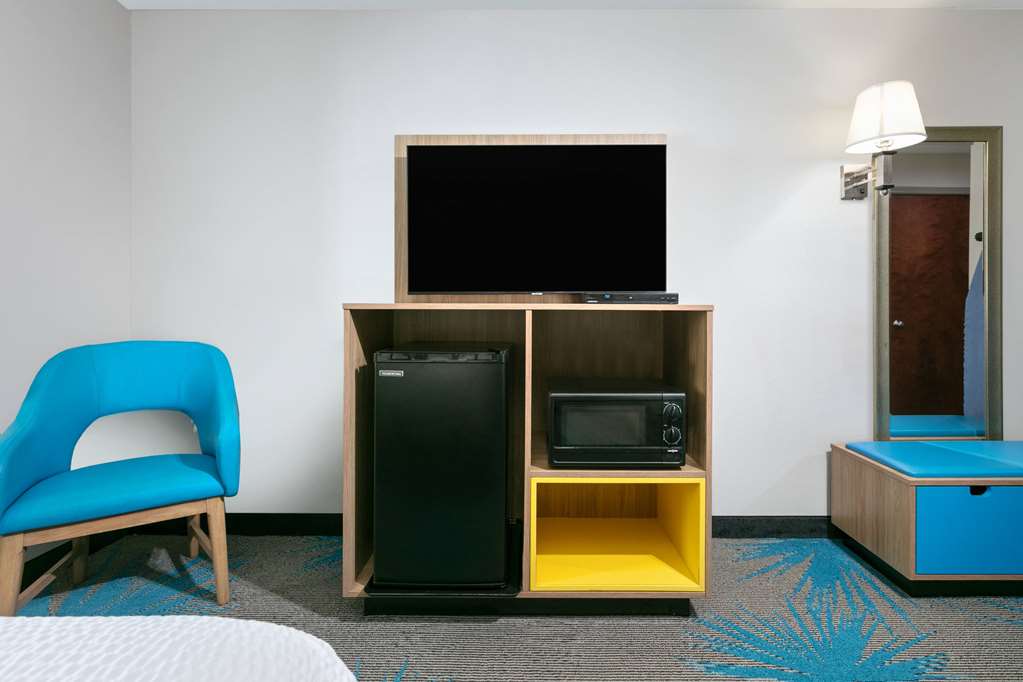 Days Inn & Suites by Wyndham Cabot - photo 15