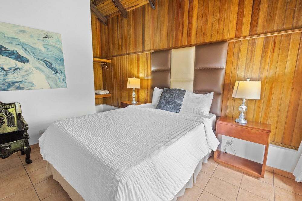 Hotel H4 - carbon neutral hotel in El Progreso