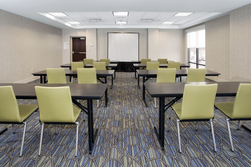 Holiday Inn Express Hotel & Suites South Portland by IHG - photo 36