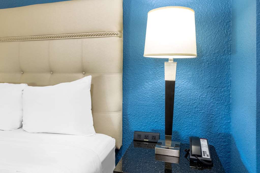 Baymont by Wyndham McAllen Pharr - photo 47