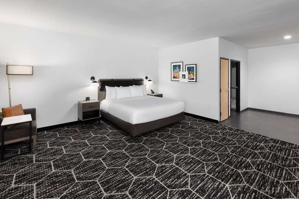 La Quinta Inn & Suites by Wyndham Austin Parmer Tech Ridge - photo 26