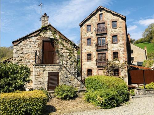 The Old Mill Holiday Cottages Nr Mold — Mold