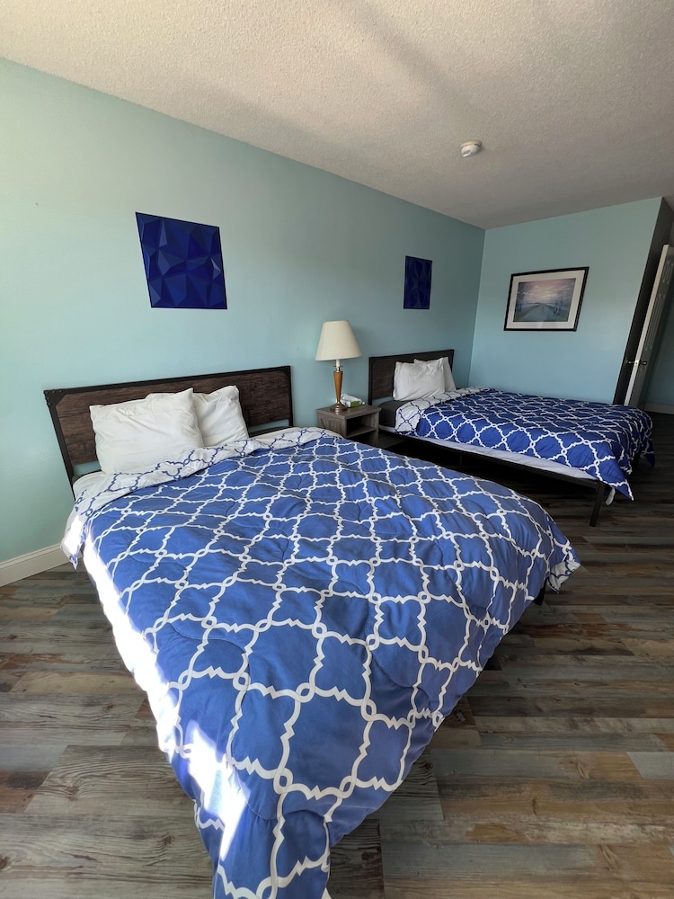 Ambassador Inn And Suites - photo 14