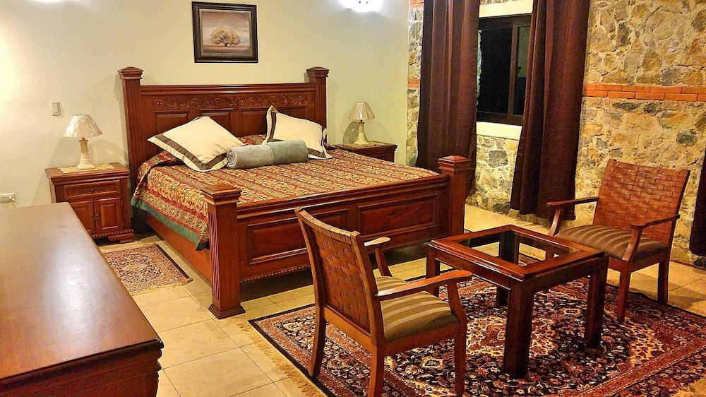 Suites Las Rocas San Rafael — hotel in Santa Cruz Verapaz
