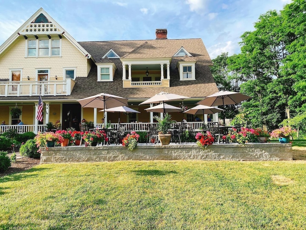 The Millerton Inn - last minute hotel in North East