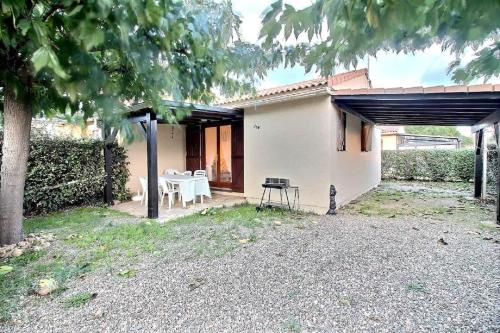 Pavillon indépendant pour 6 personnes dans une résidence sécurisée avec piscine — hotel in Vendres