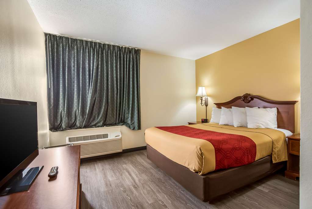 Econo Lodge Inn & Suites Fairview Heights St. Louis - photo 17