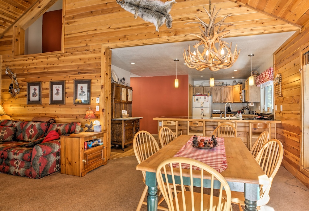 Cabin Less Than 2 Mi to Tahoe Donner Downhill Ski Resort - photo 5