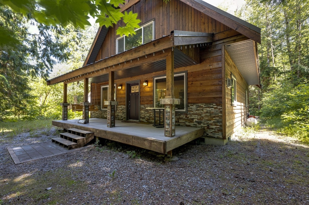 Mt. Baker Lodging Cabin 22 Pets Ok Wifi Sleeps 8 By Mbl — 4-Star Luxury Hotel in Peaceful Valley, United States