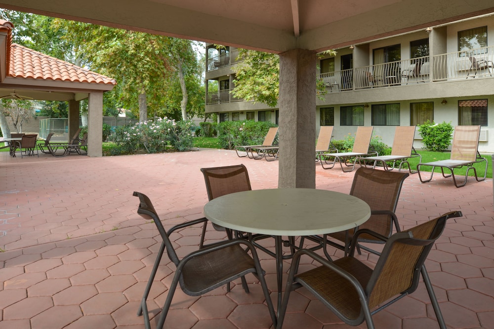 Holiday Inn Express Palm Desert by IHG - photo 44