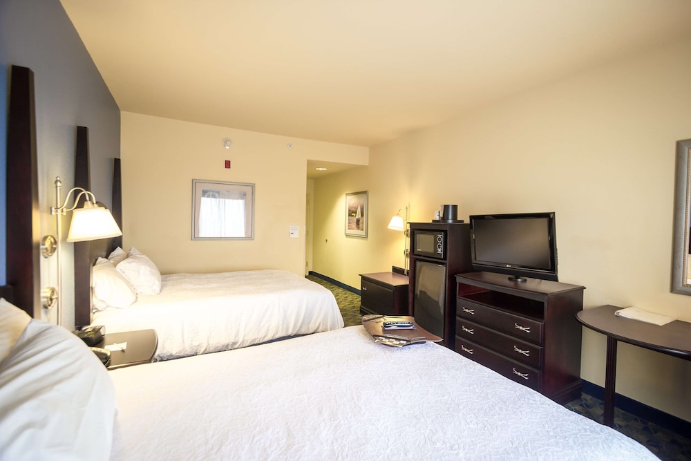 Hampton Inn & Suites Natchez - photo 11