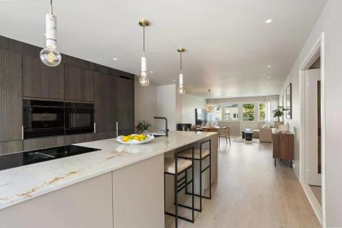 Newly renovated exclusive big apartment city center 3 bedrooms 2 bathrooms with WC and more — 4-Star Luxury Hotel in Kristiansand, Norway
