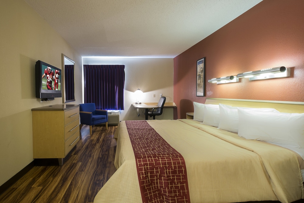 Red Roof Inn & Suites Philadelphia Bellmawr - photo 12