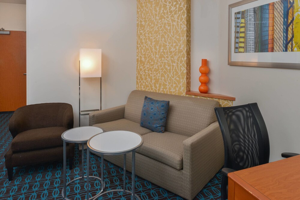 Fairfield Inn & Suites by Marriott Santa Maria - photo 24