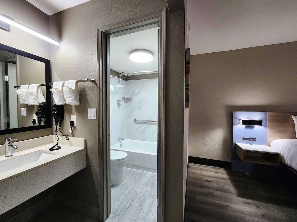 Baymont by Wyndham Lafayette - photo 20
