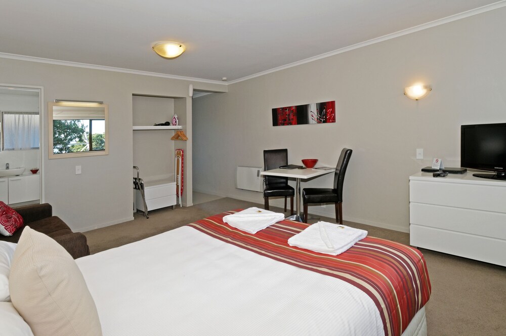 Airport Harbour View Motel in Auckland, New Zealand