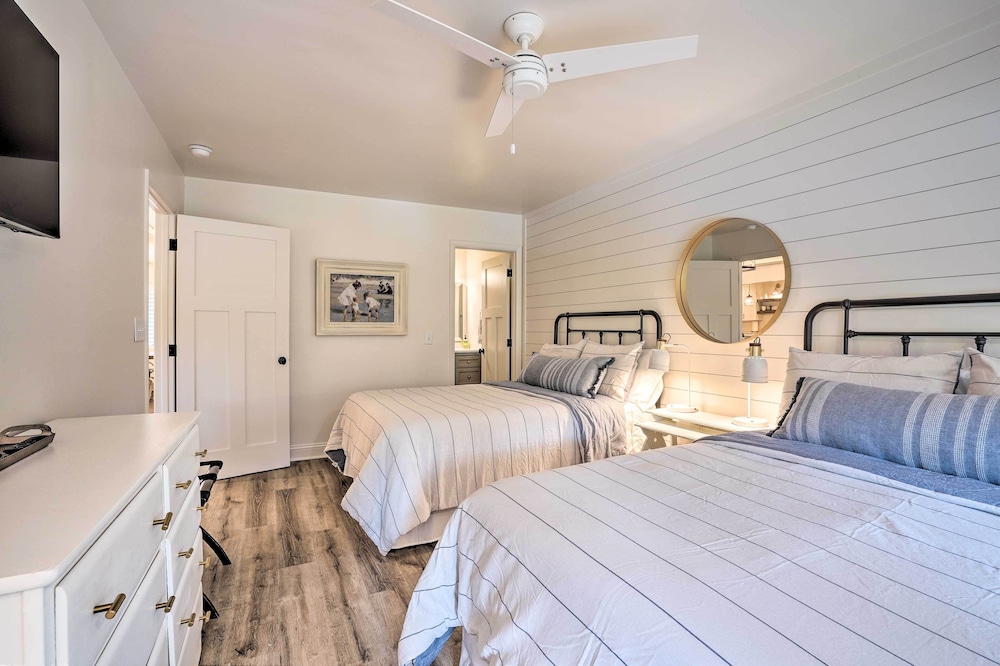 Remodeled Cottage on Sparrow Pond Walk to Beach — 4-Star Luxury Hotel in Kiawah Island, United States