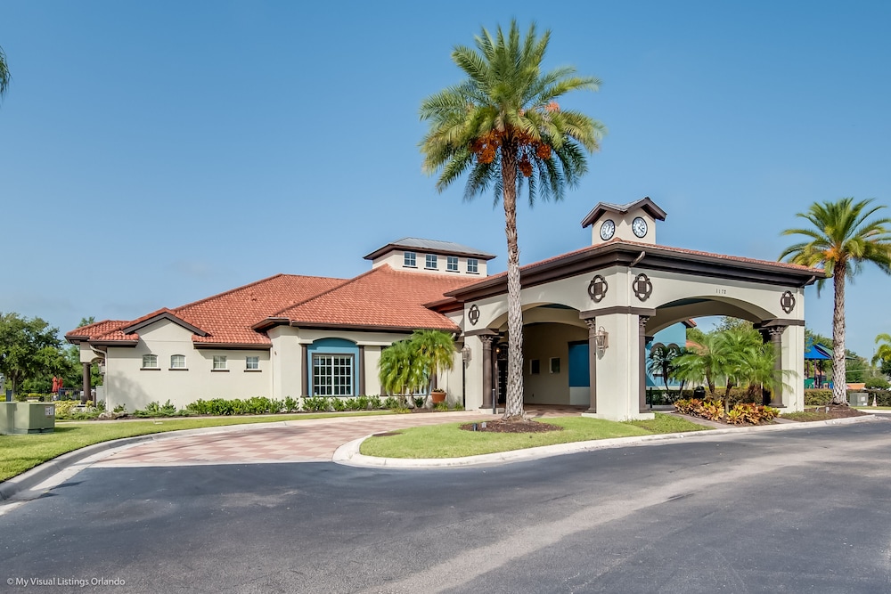 Spacious and Modern 8 Bedroom 5 Bathroom Villa — 4-Star Luxury Hotel in Kissimmee, United States