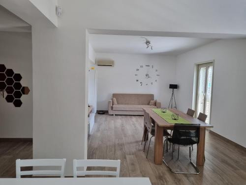 Apartment Milazzo Trilocale sul mare — 4-Star Luxury Hotel in Milazzo, Italy