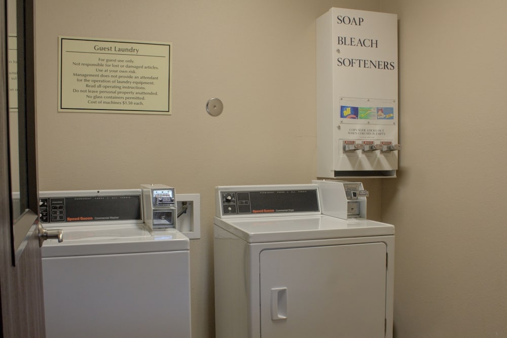 Allington Inn & Suites - photo 21