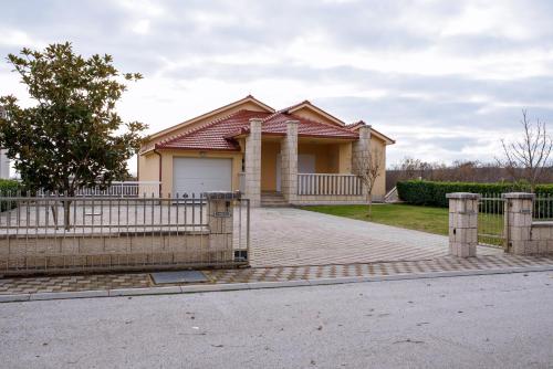 Kuća Villa Eva — 4-Star Luxury Hotel in Siroki Brijeg, Bosnia and Herzegovina