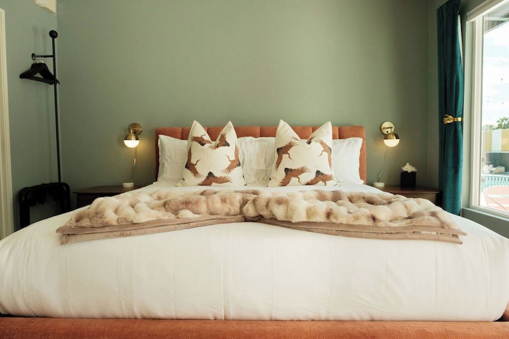 The Mod - carbon neutral hotel in Palm Springs